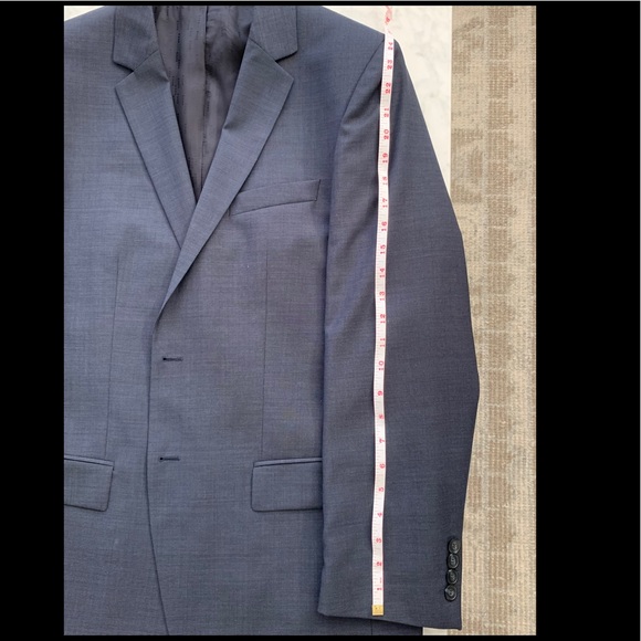 To continue : Hugo boss suits sizes folder - Picture 2 of 7